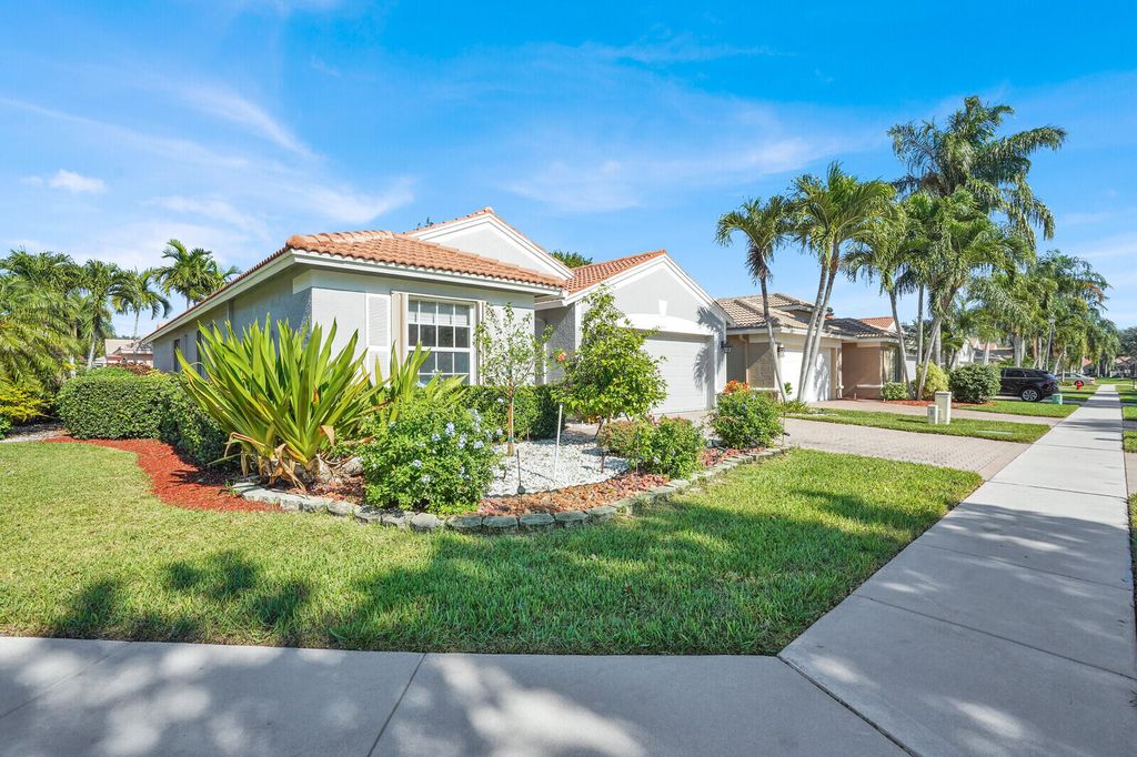 Photo of 5355 La Casa Circle, Boynton Beach, FL 33437 (MLS # R11151100)