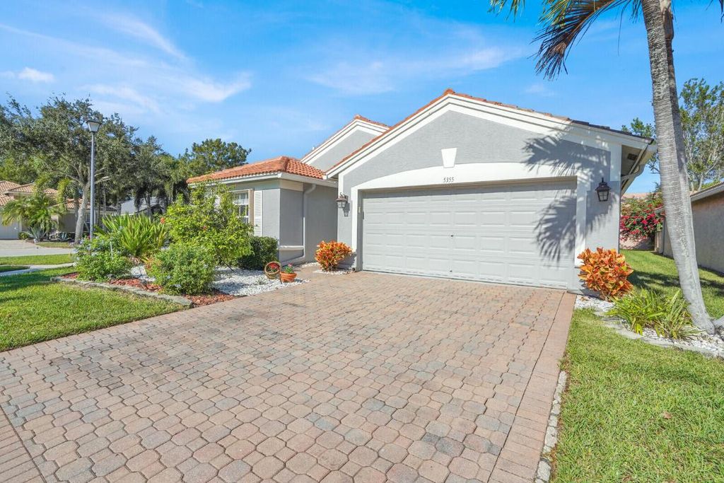 Photo of 5355 La Casa Circle, Boynton Beach, FL 33437 (MLS # R11151100)