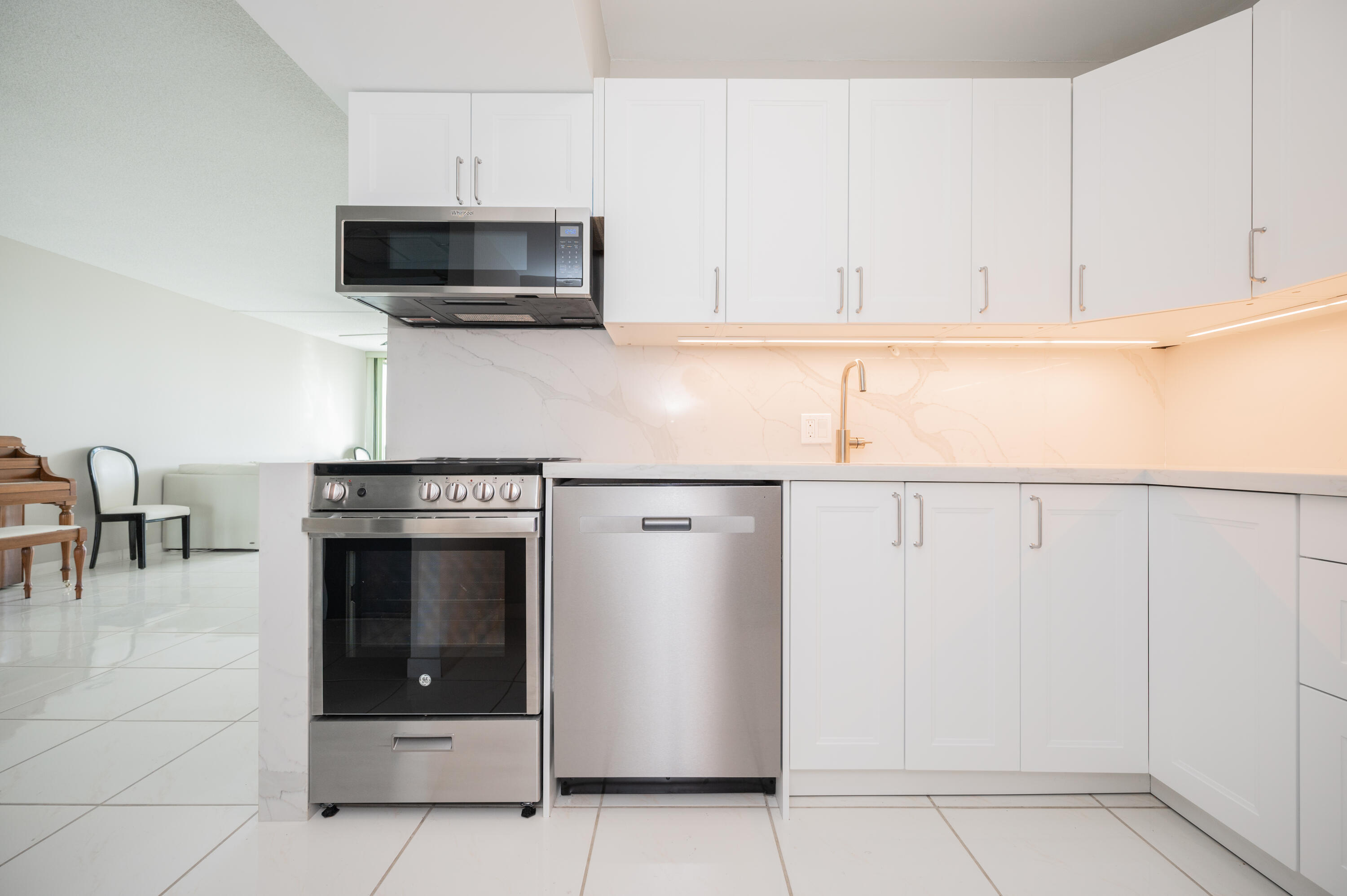 CORONADO CONDO- TOWER II - Residential Lease