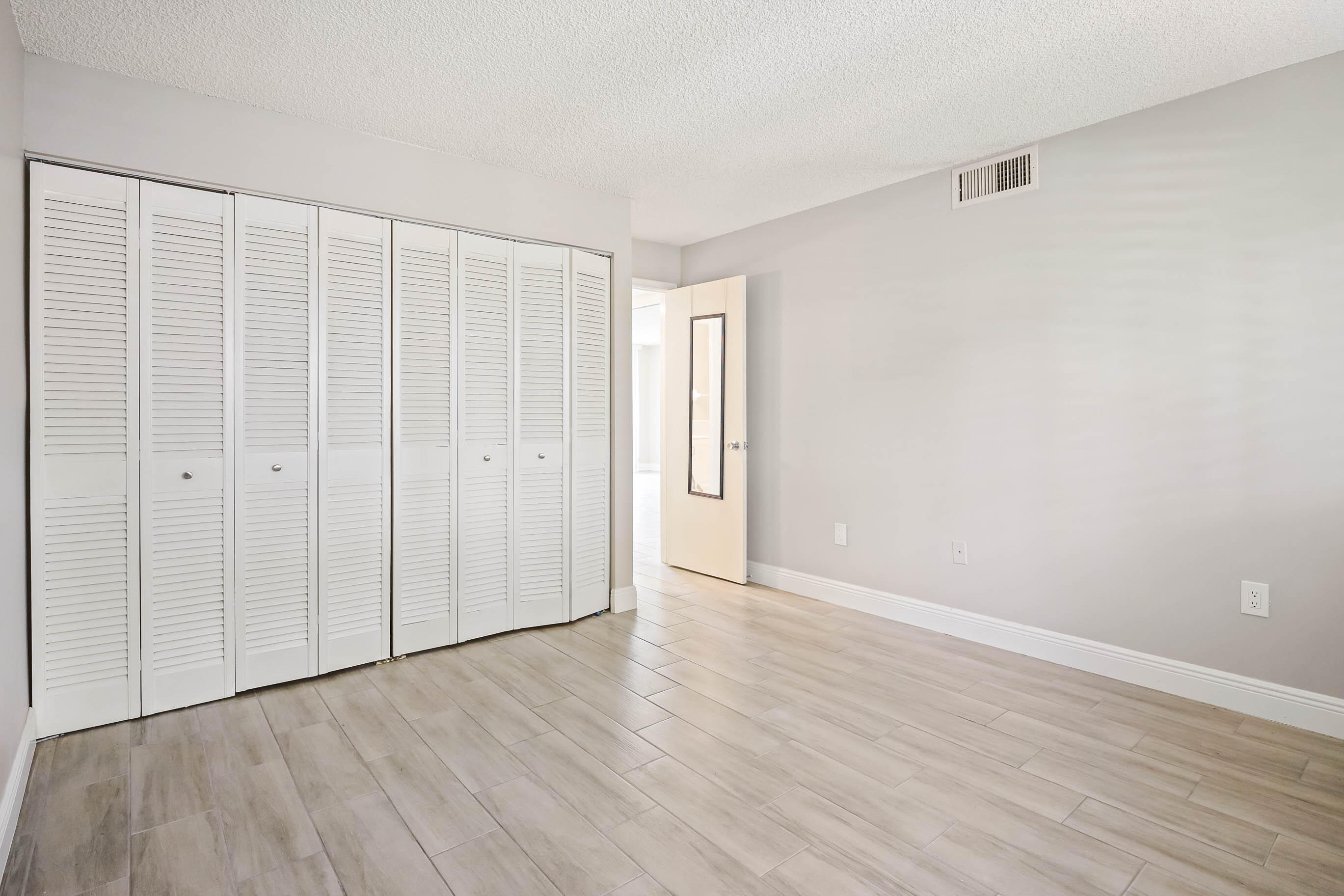 FOUNTAINS OF PALM BEACH CONDO 5 - Residential