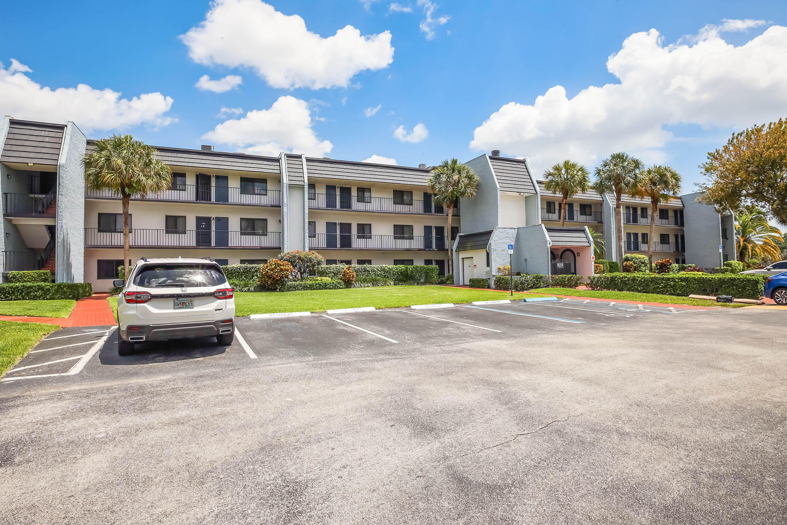 FOUNTAINS OF PALM BEACH CONDO 5 - Residential