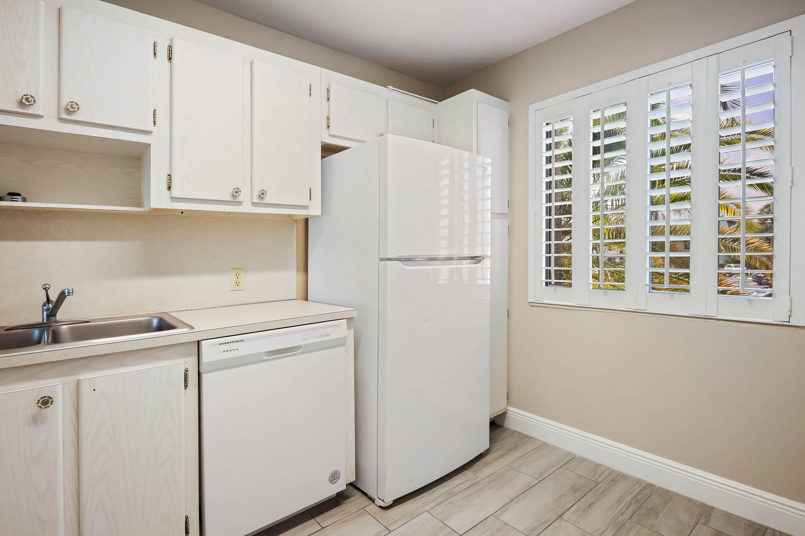 FOUNTAINS OF PALM BEACH CONDO 5 - Residential