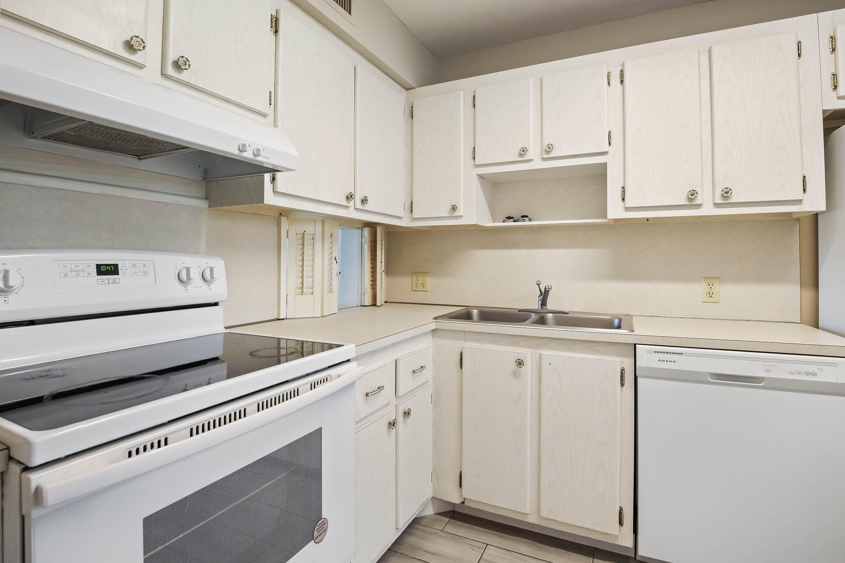 FOUNTAINS OF PALM BEACH CONDO 5 - Residential