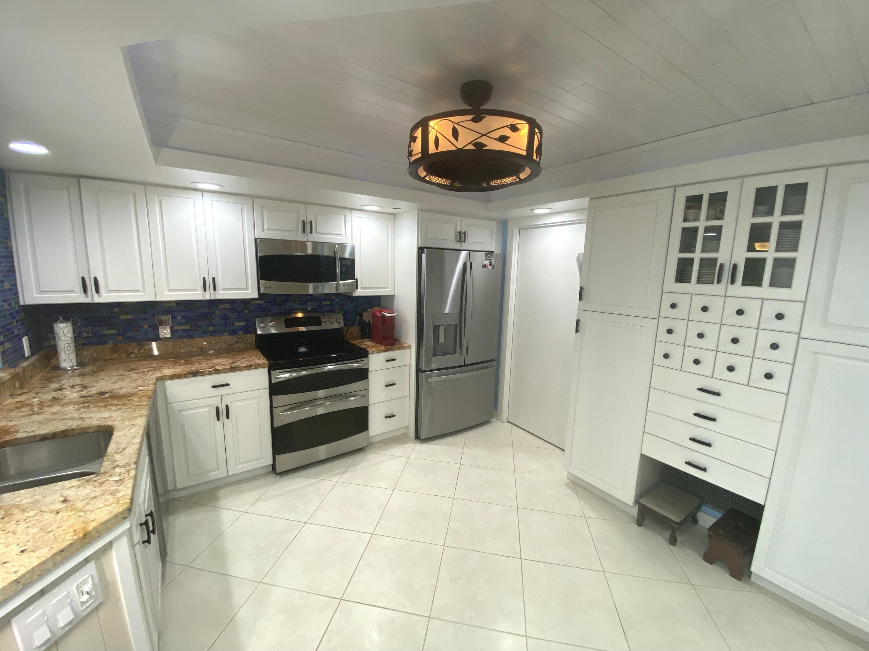 BARCLAY BEACH CLUB PHASE 1, A CONDOMINIUM - Residential