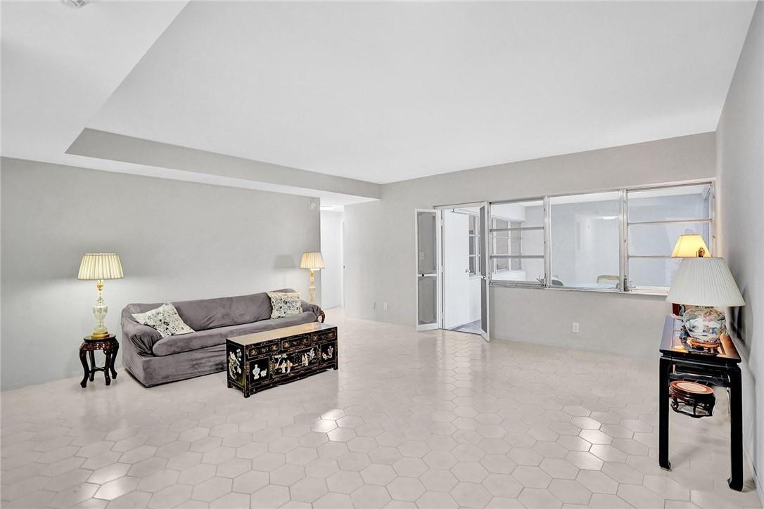 CORAL RIDGE TOWERS EAST - Residential