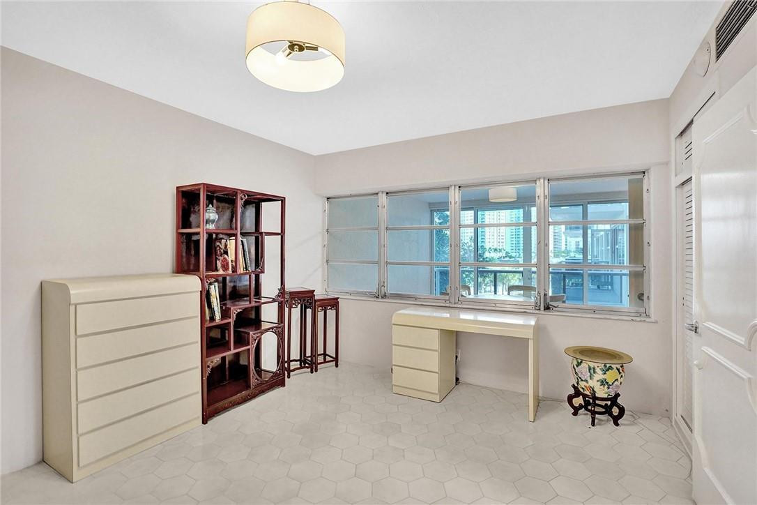 CORAL RIDGE TOWERS EAST - Residential