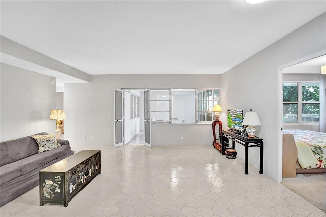 CORAL RIDGE TOWERS EAST - Residential