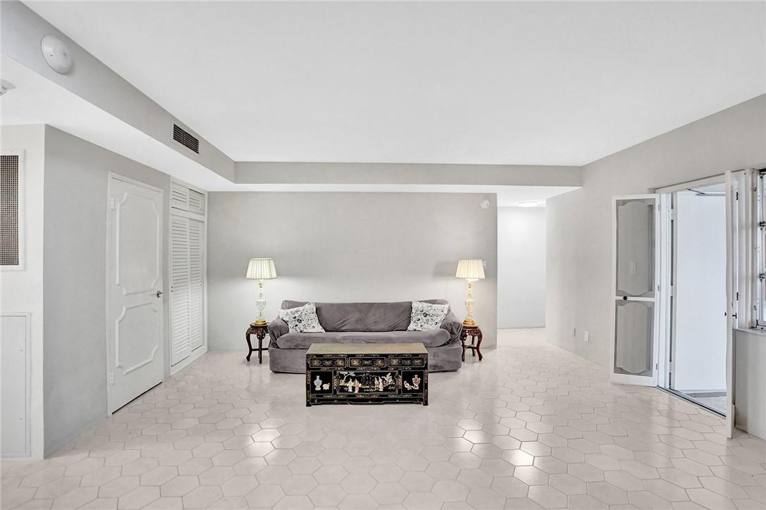 CORAL RIDGE TOWERS EAST - Residential