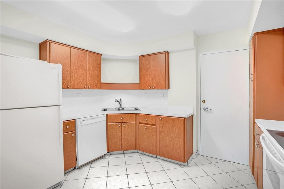 CORAL RIDGE TOWERS EAST - Residential