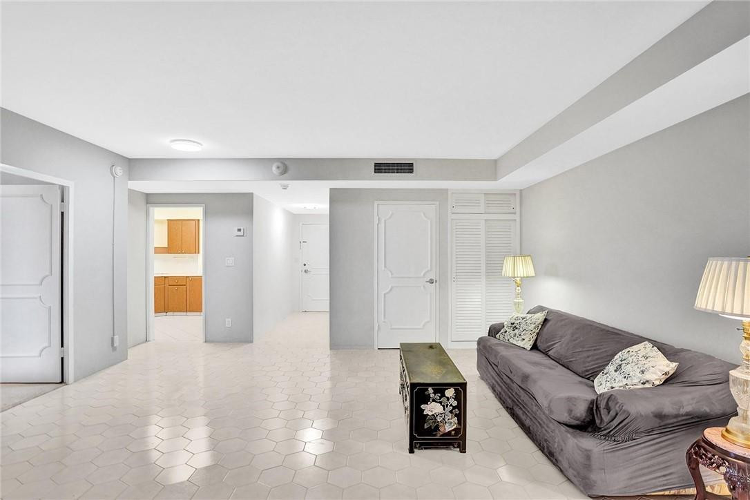CORAL RIDGE TOWERS EAST - Residential