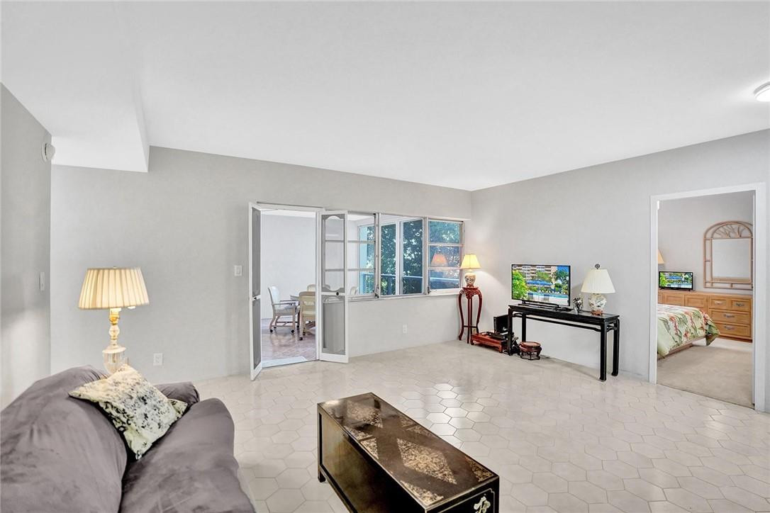 CORAL RIDGE TOWERS EAST - Residential