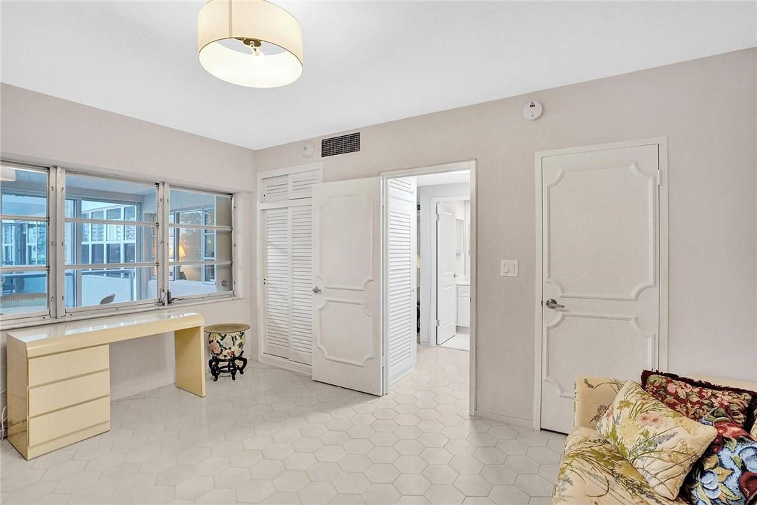 CORAL RIDGE TOWERS EAST - Residential