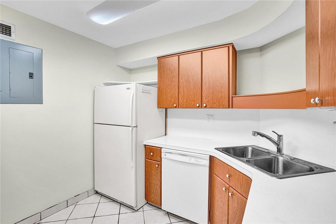 CORAL RIDGE TOWERS EAST - Residential