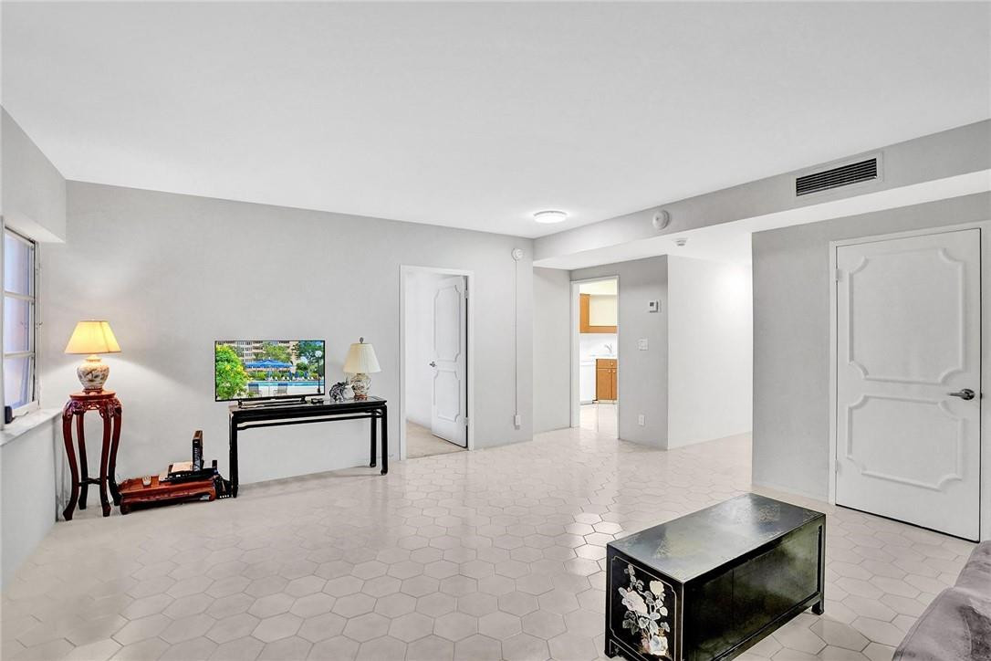 CORAL RIDGE TOWERS EAST - Residential