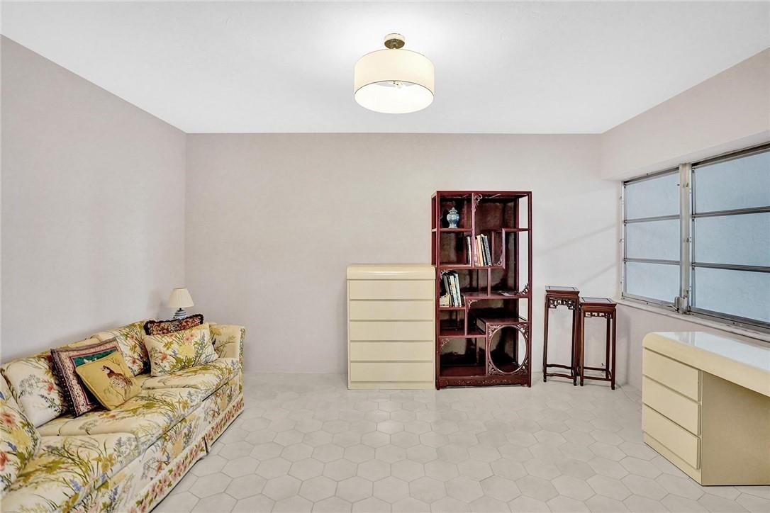 CORAL RIDGE TOWERS EAST - Residential