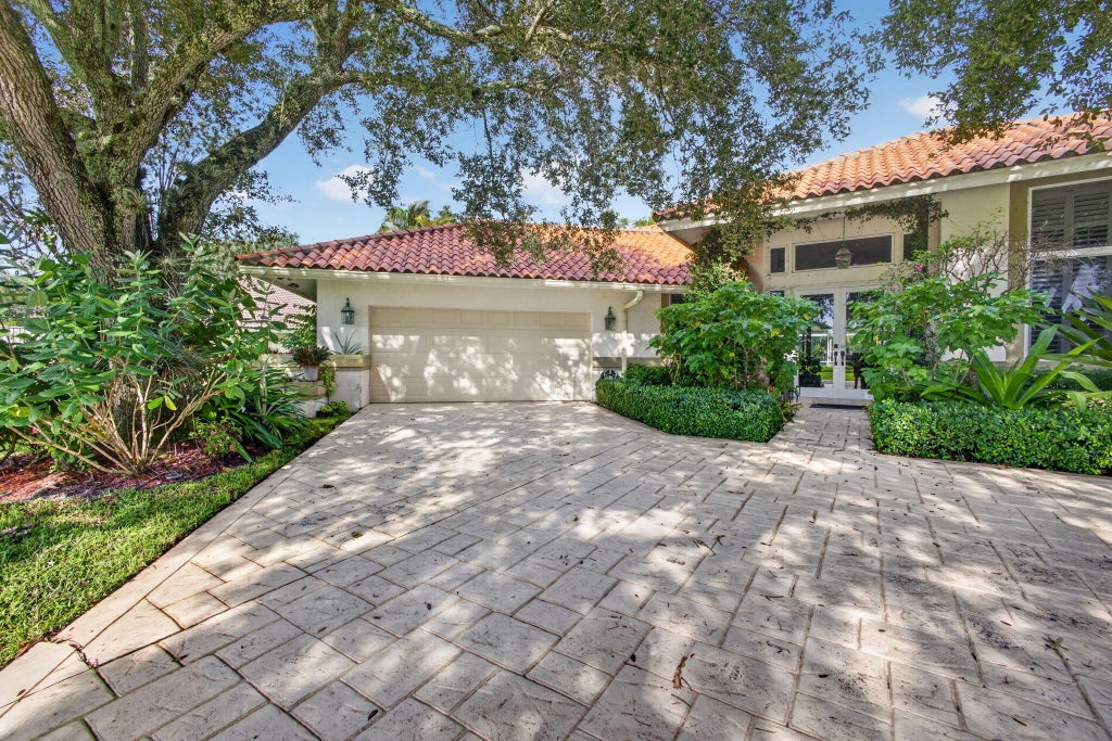 Photo of 43 DUNBAR Road, Palm Beach Gardens, FL 33418 (MLS # B26080364)