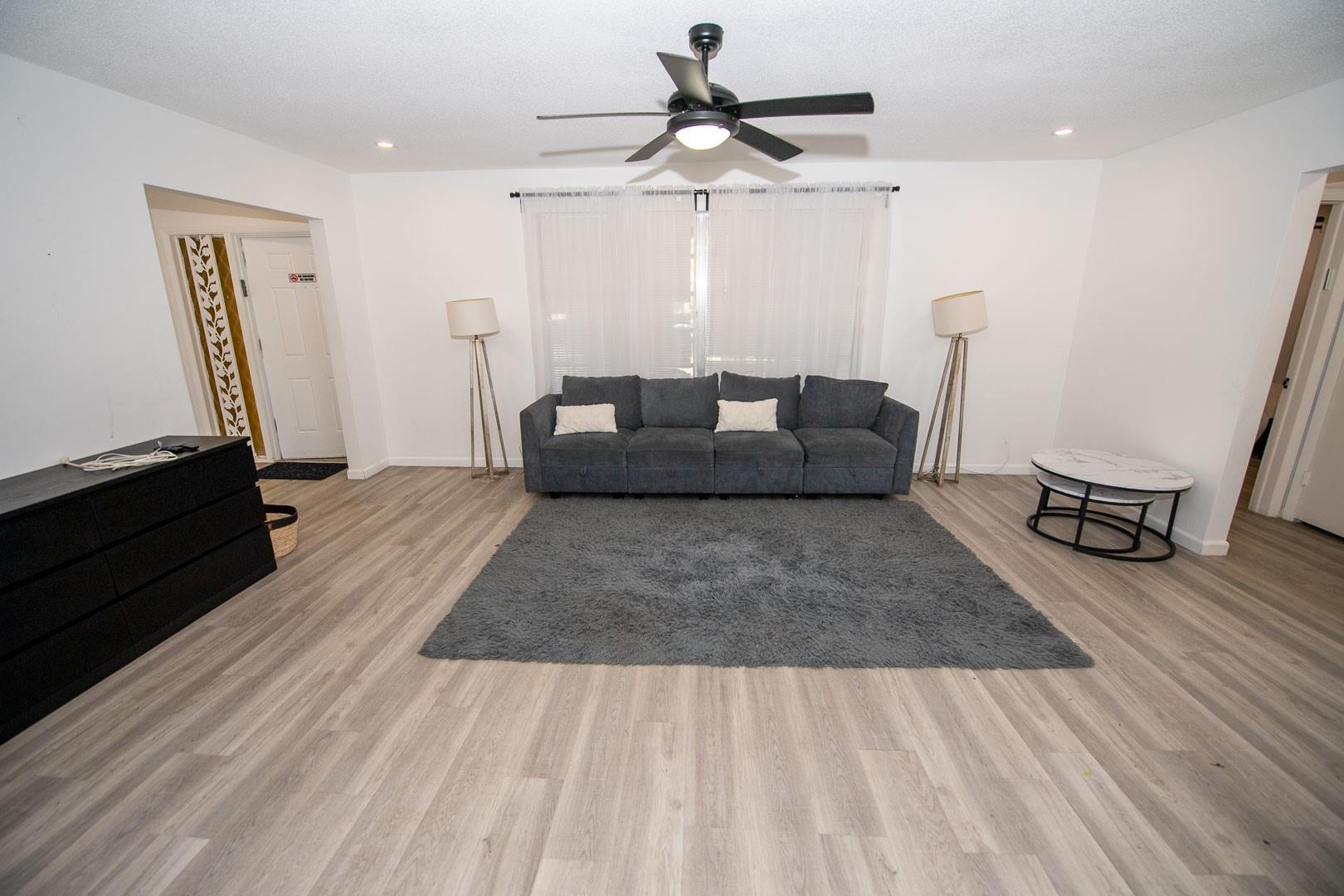 Hollywood Hills 6-22 B - Residential Lease