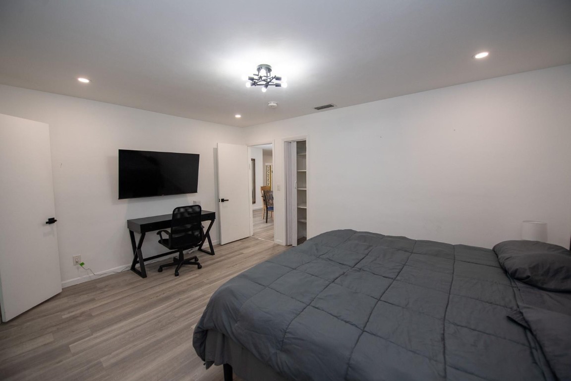 Hollywood Hills 6-22 B - Residential Lease