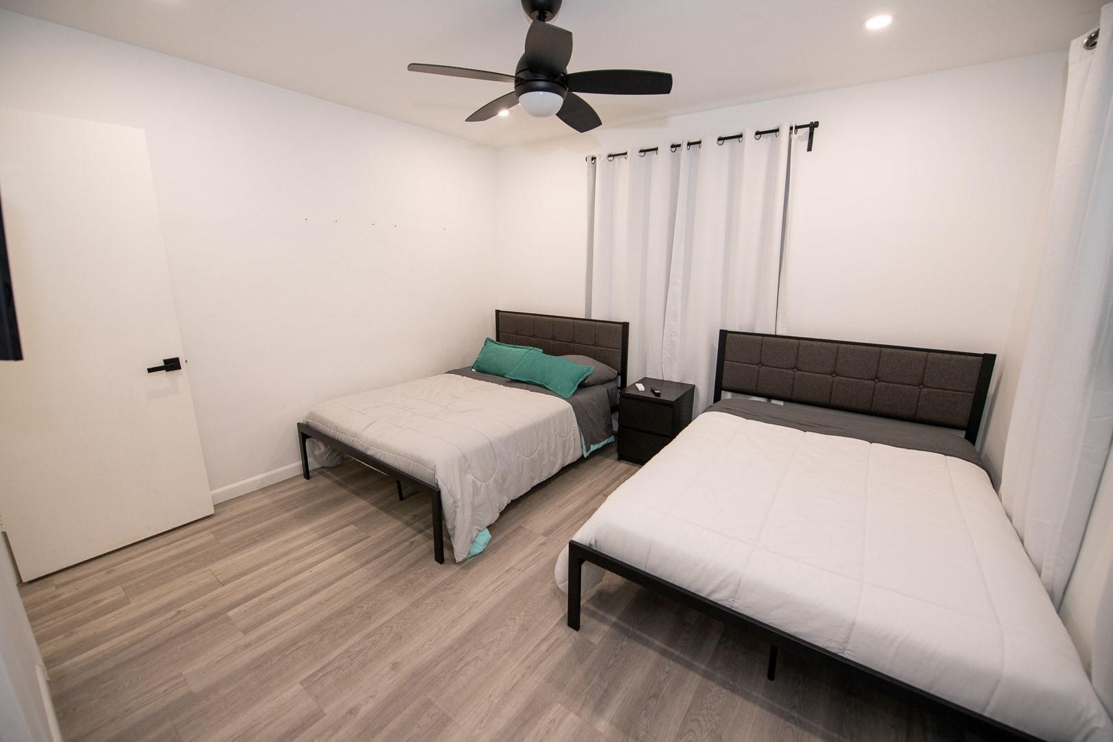 Hollywood Hills 6-22 B - Residential Lease