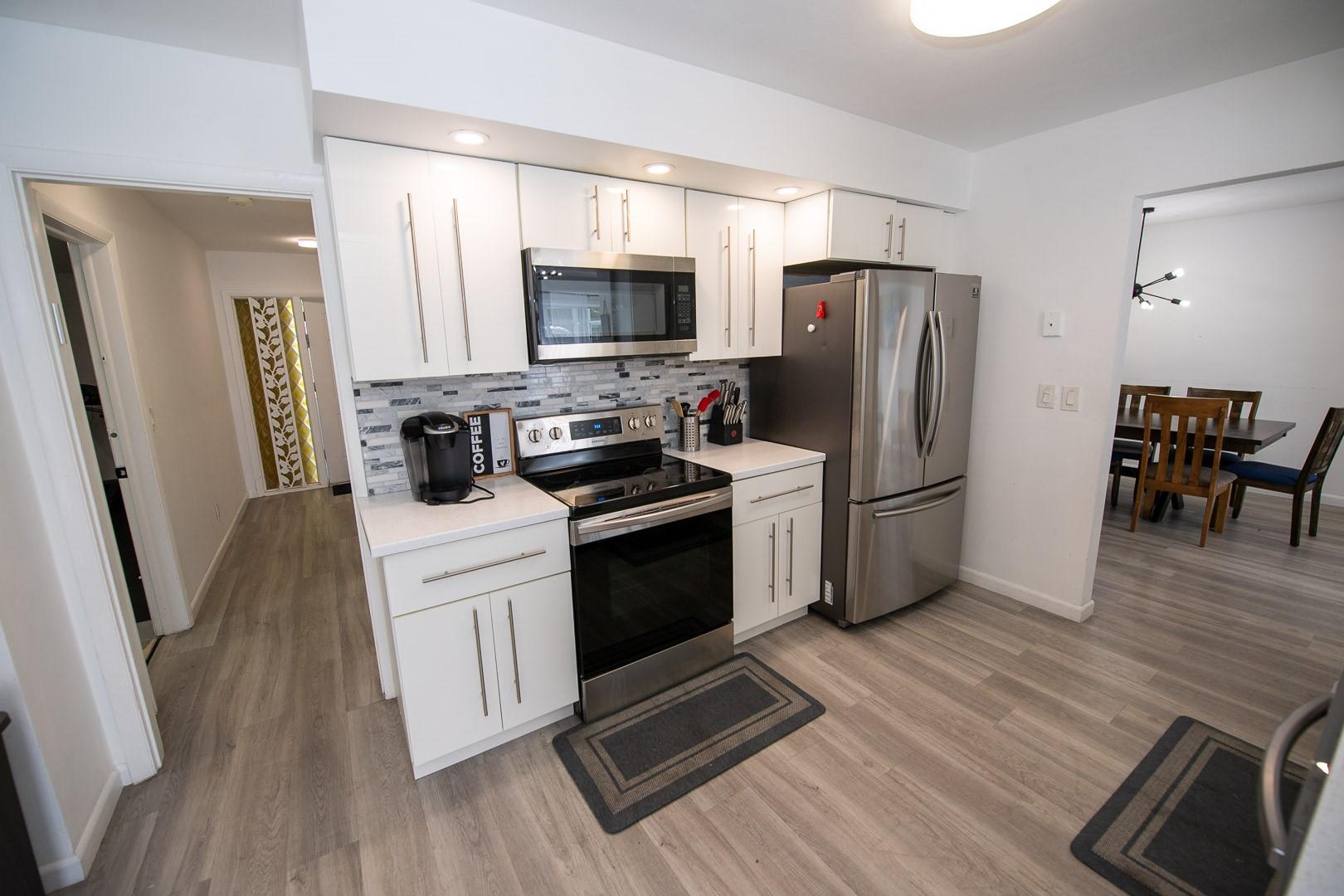 Hollywood Hills 6-22 B - Residential Lease