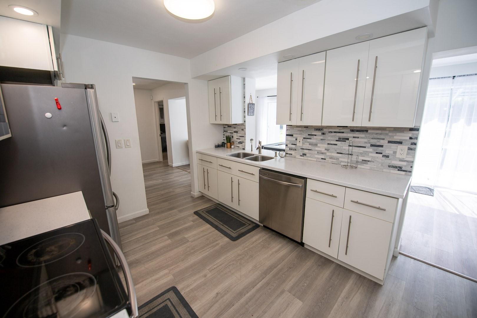 Hollywood Hills 6-22 B - Residential Lease