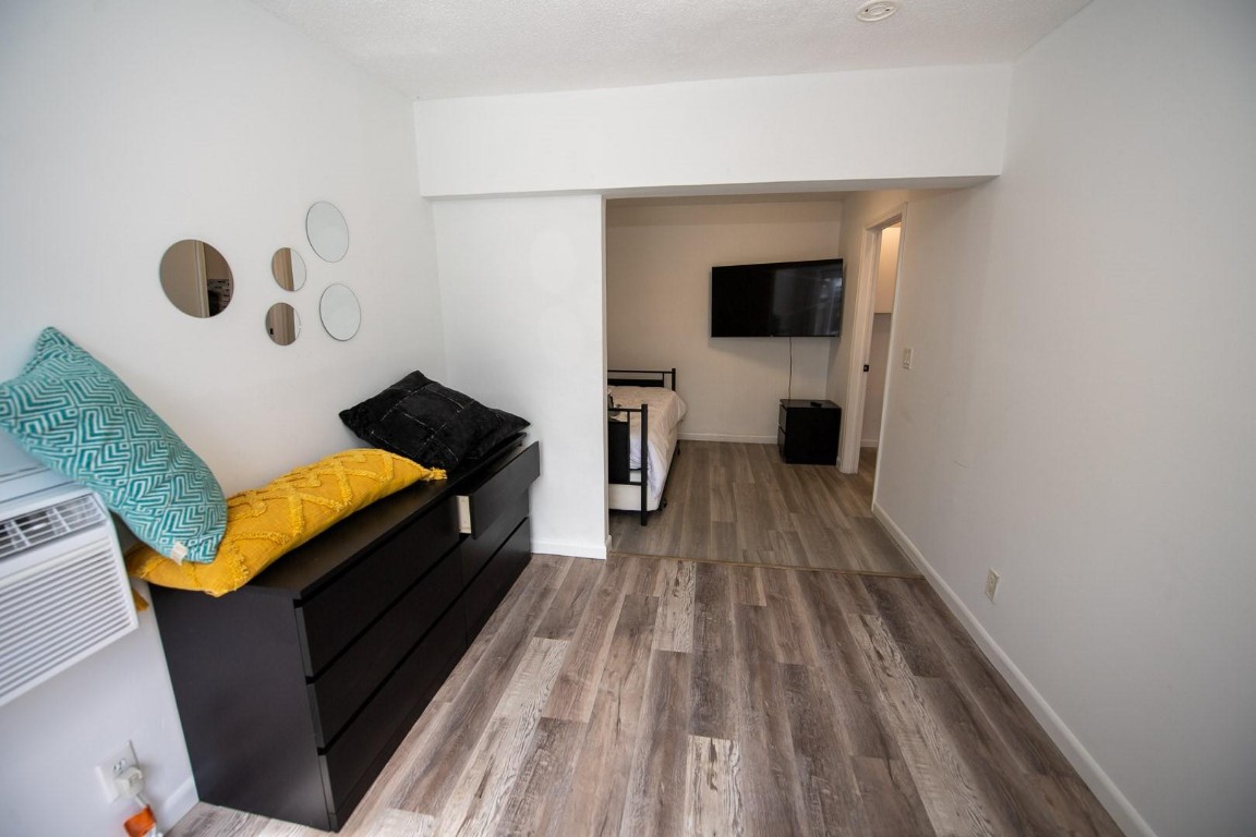 Hollywood Hills 6-22 B - Residential Lease