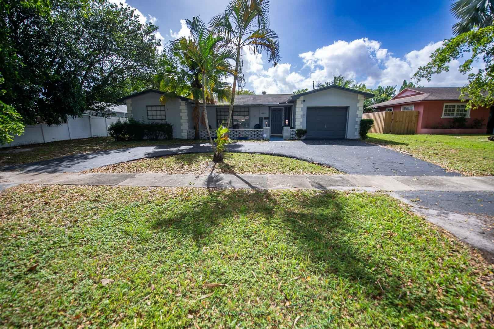 Hollywood Hills 6-22 B - Residential Lease