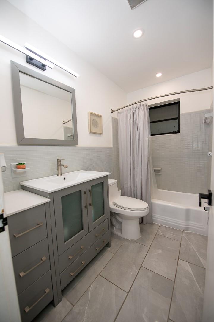 Hollywood Hills 6-22 B - Residential Lease