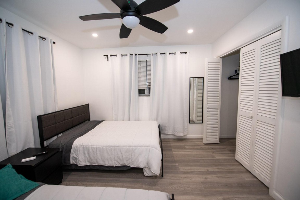 Hollywood Hills 6-22 B - Residential Lease