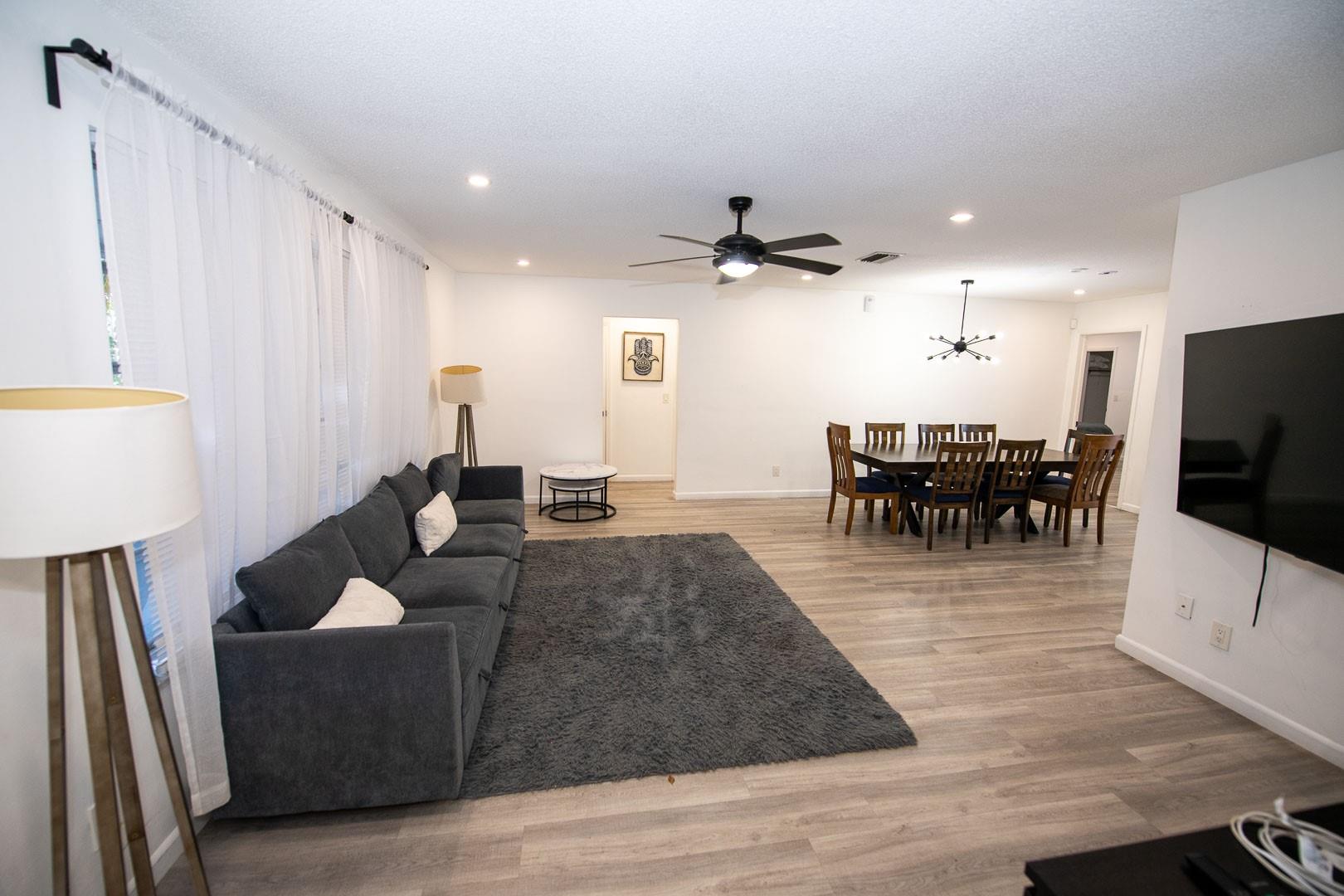 Hollywood Hills 6-22 B - Residential Lease