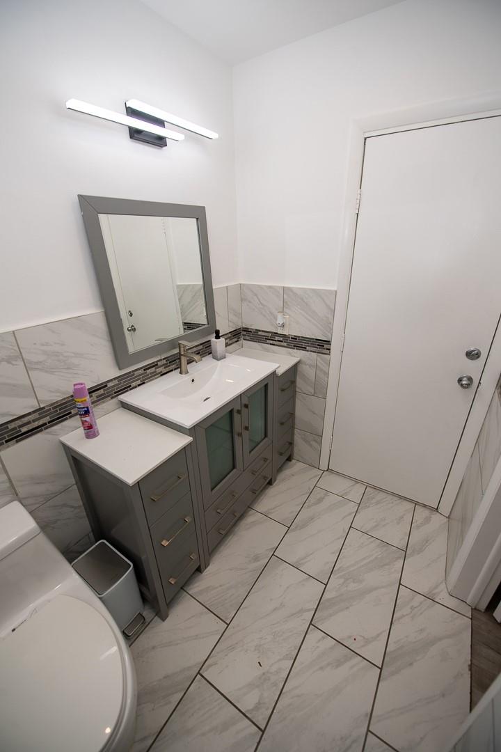 Hollywood Hills 6-22 B - Residential Lease