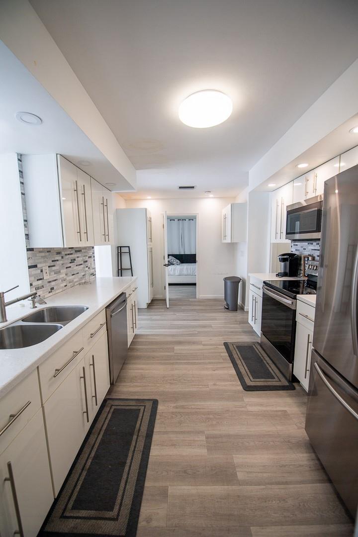 Hollywood Hills 6-22 B - Residential Lease