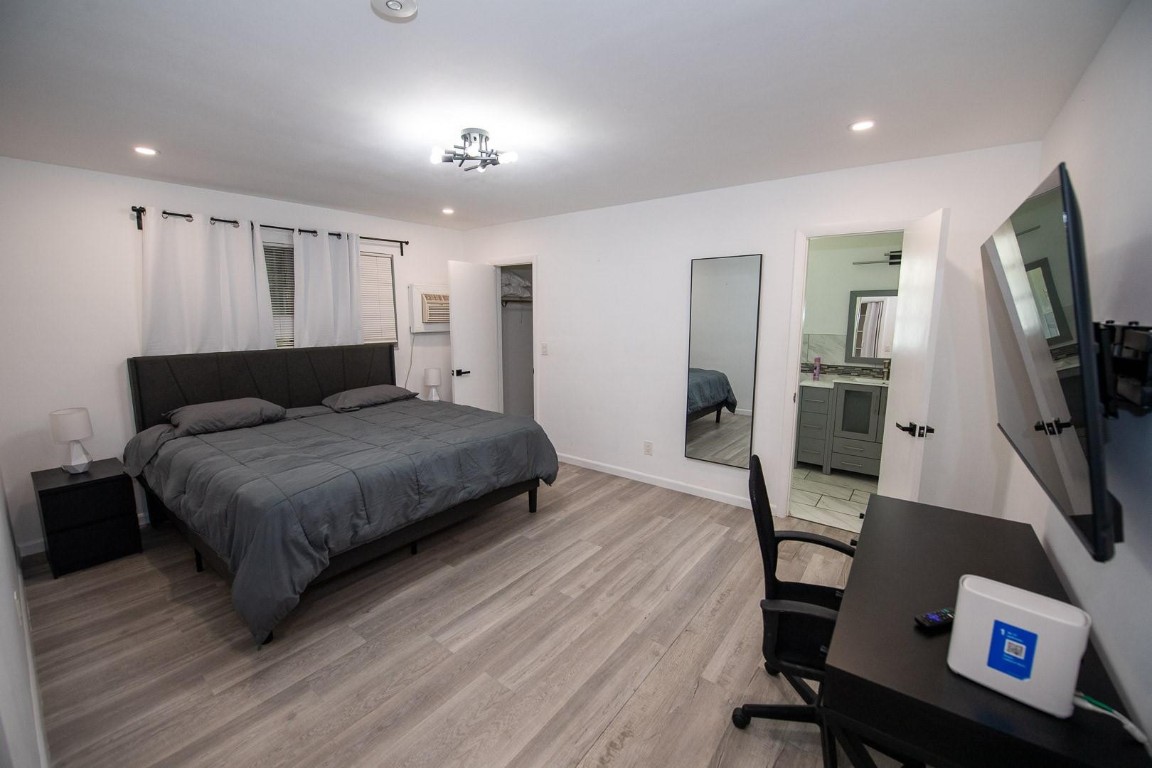 Hollywood Hills 6-22 B - Residential Lease