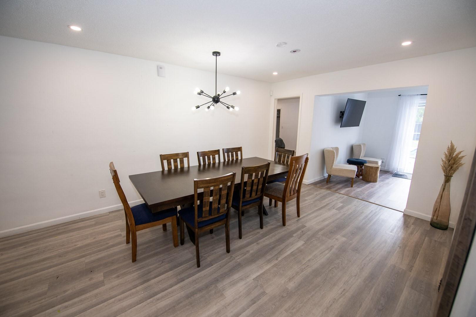 Hollywood Hills 6-22 B - Residential Lease