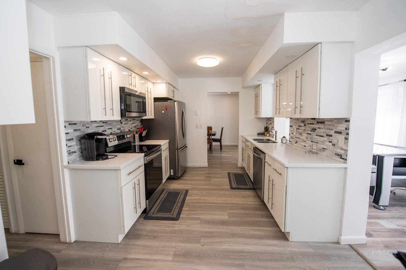 Hollywood Hills 6-22 B - Residential Lease