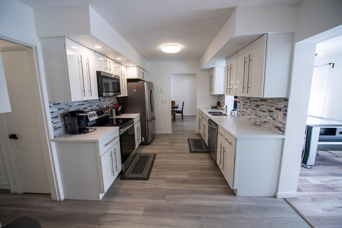 Hollywood Hills 6-22 B - Residential Lease