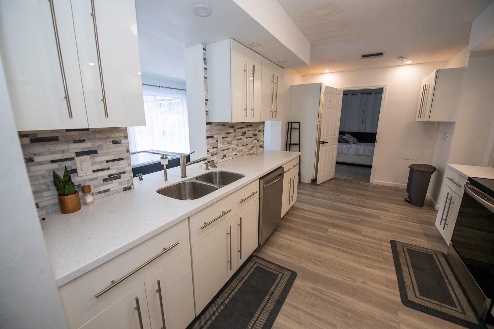 Hollywood Hills 6-22 B - Residential Lease