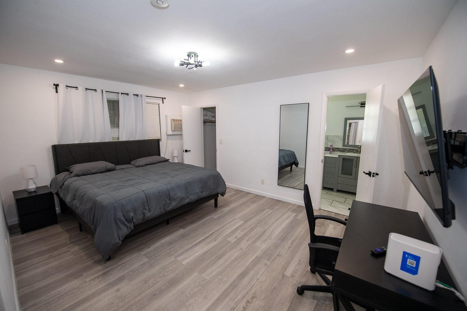 Hollywood Hills 6-22 B - Residential Lease