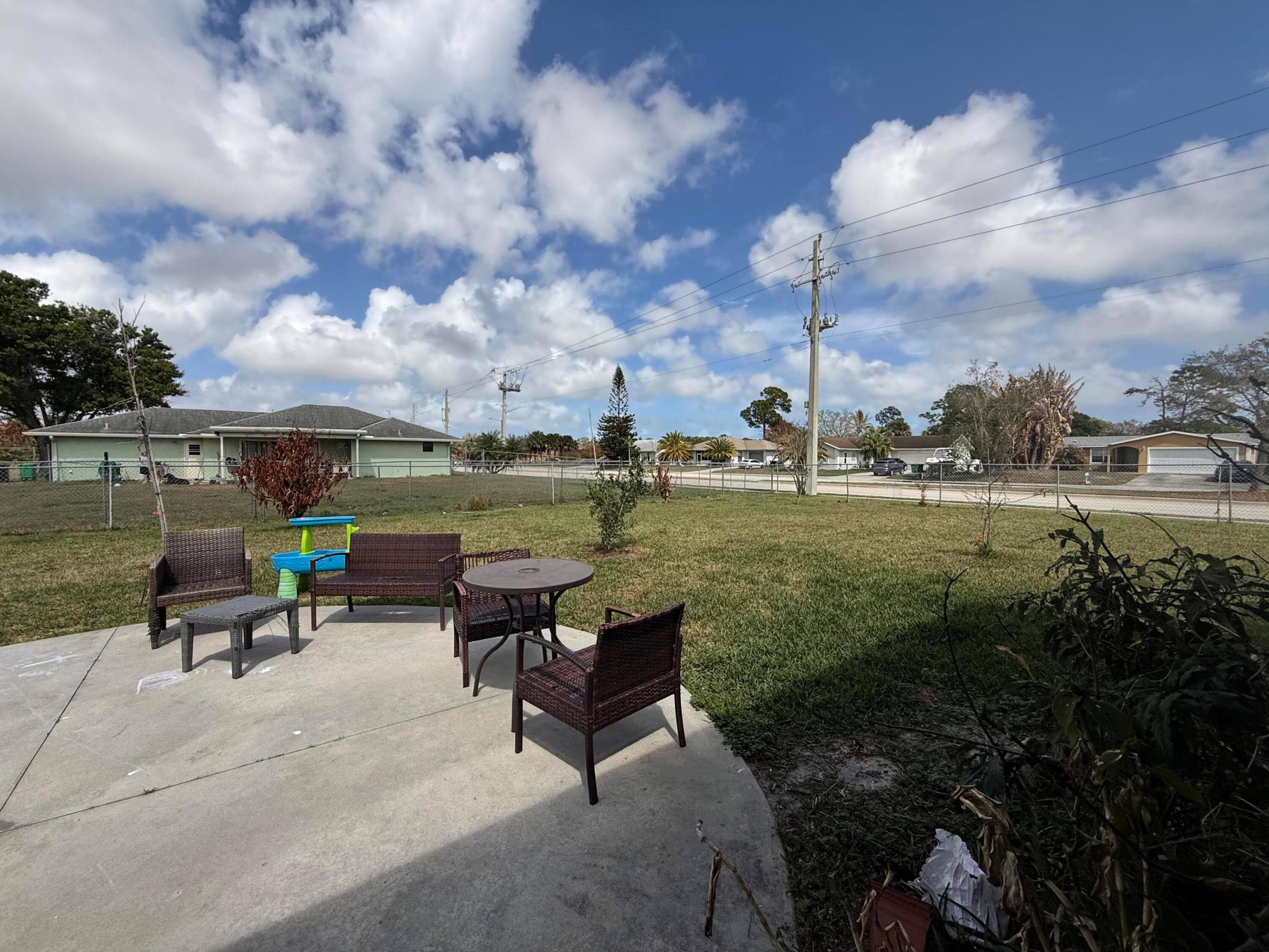 PORT ST LUCIE SECTION 4 - Residential Lease