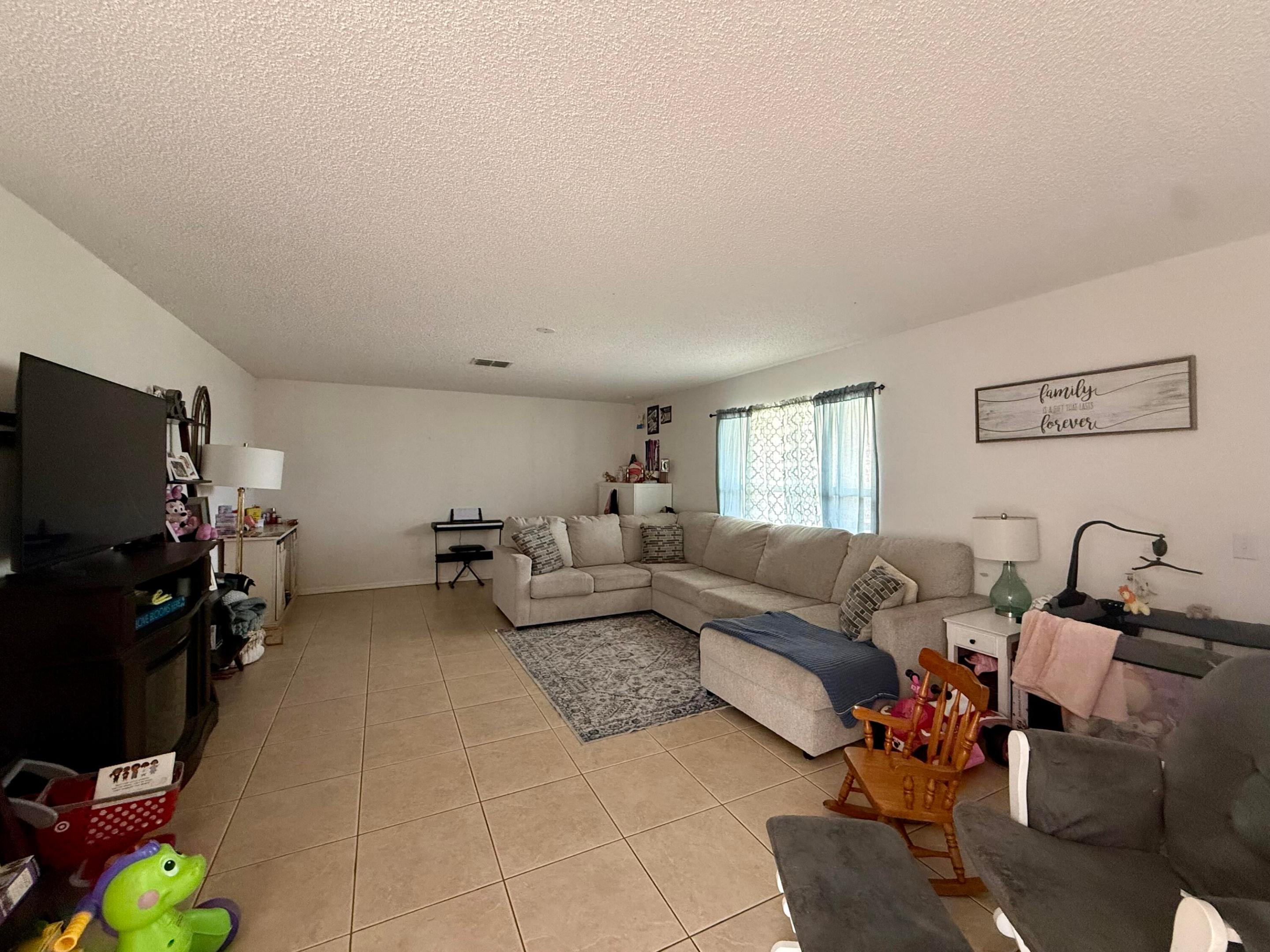 PORT ST LUCIE SECTION 4 - Residential Lease