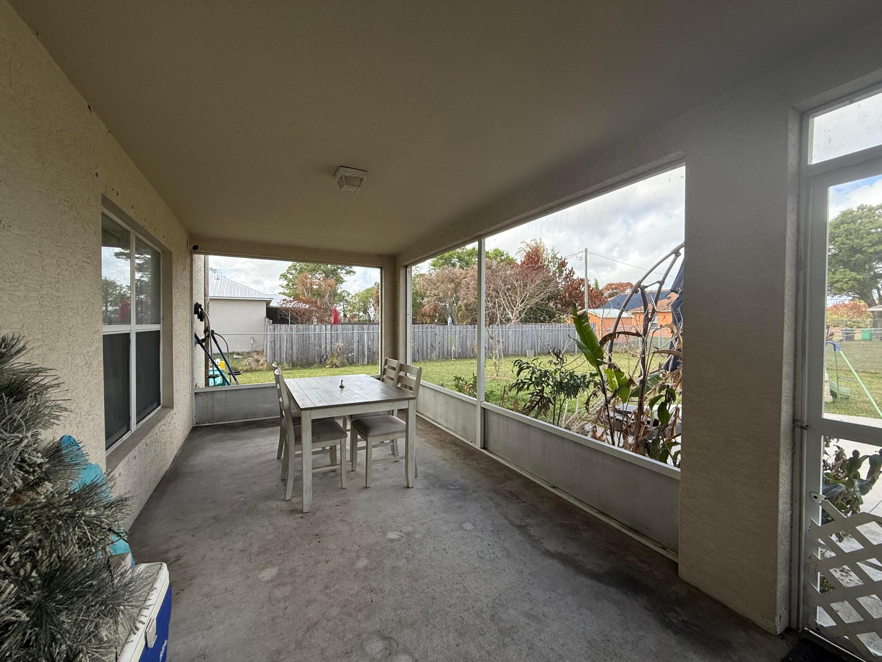 PORT ST LUCIE SECTION 4 - Residential Lease