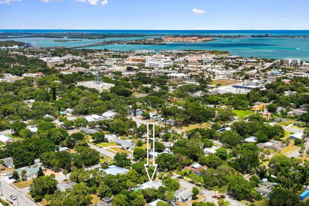 Photo of 609 S 9th Street, Fort Pierce, FL 34950 (MLS # R11136100)