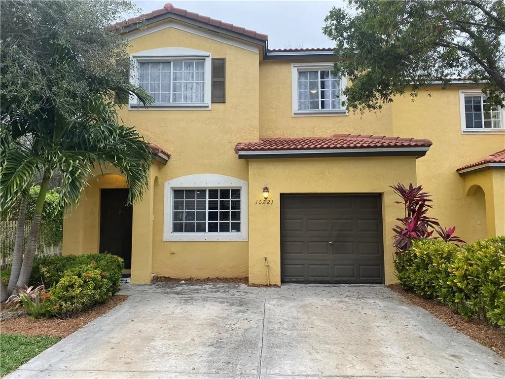 10221 SW 21 St