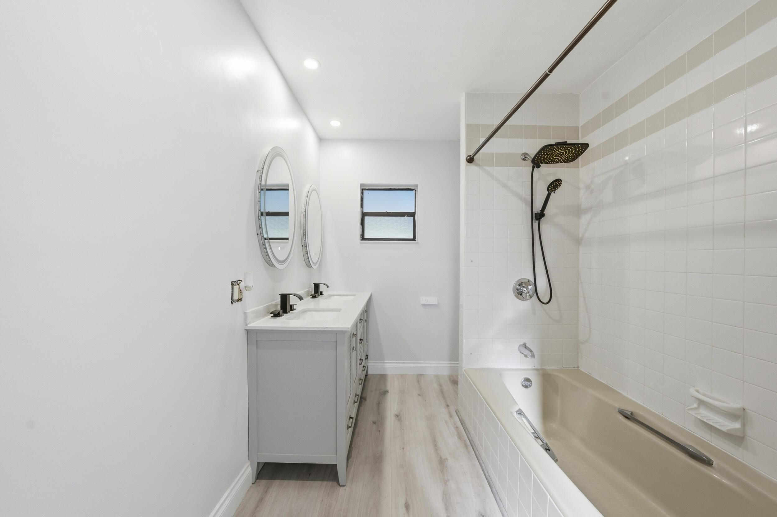 LAWN LAKE - Residential