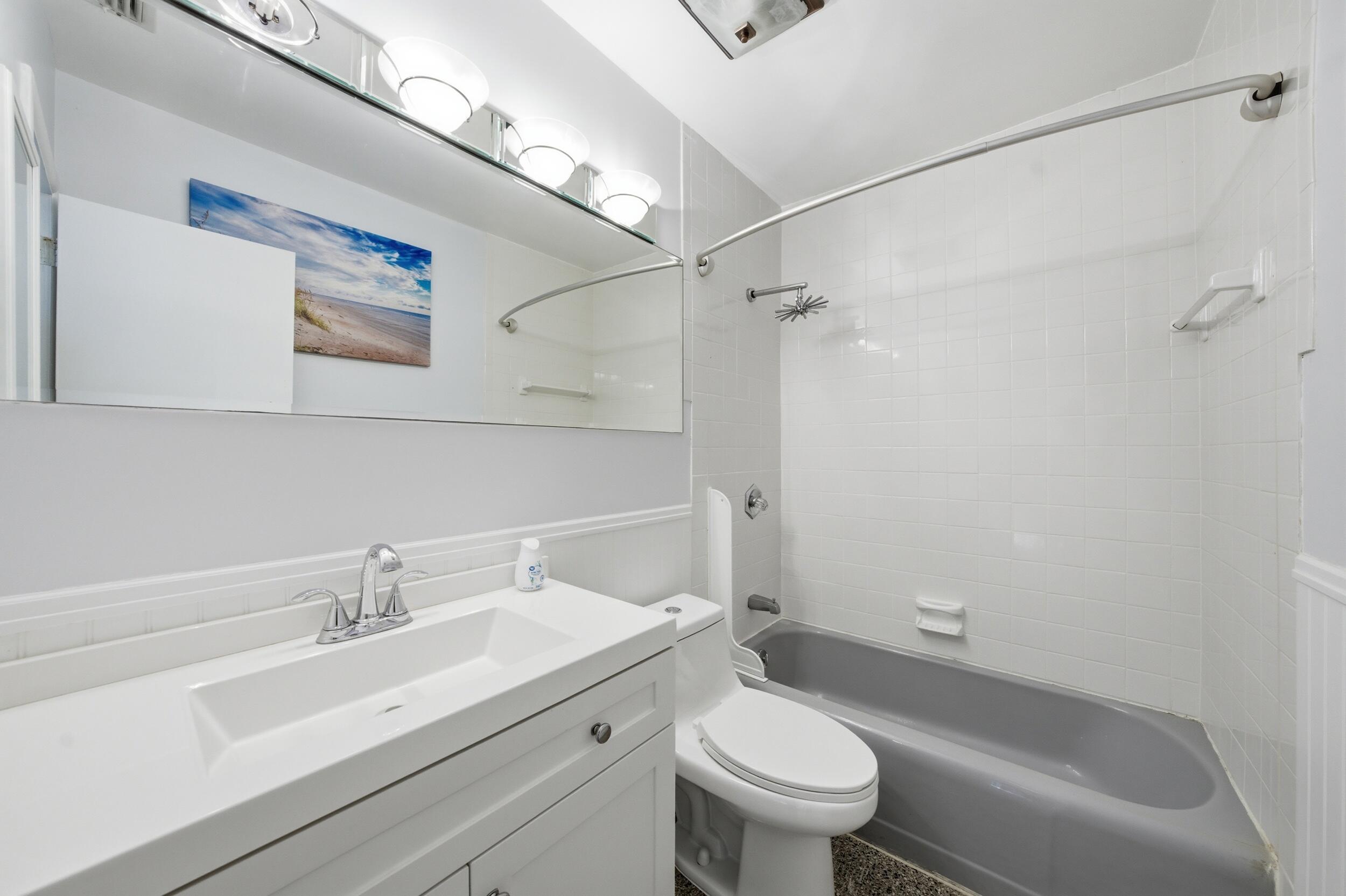 LAWN LAKE - Residential