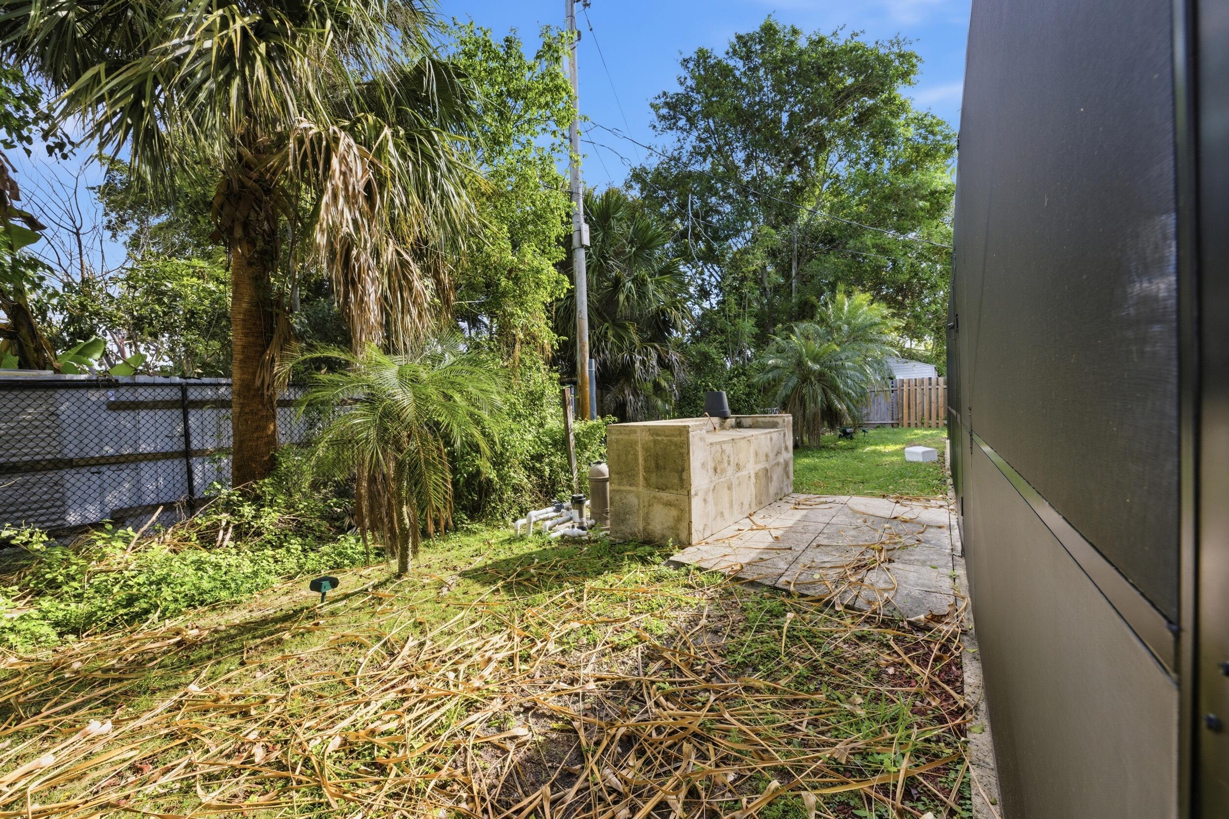 LAWN LAKE - Residential