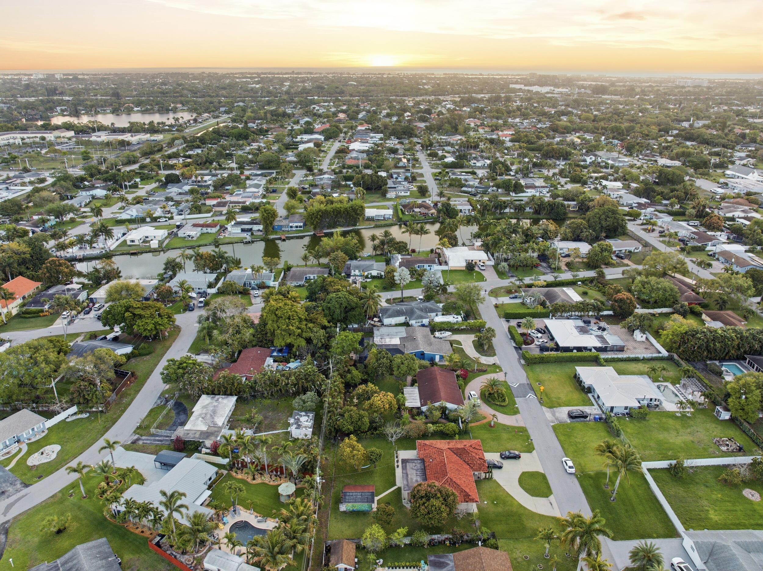 LAWN LAKE - Residential