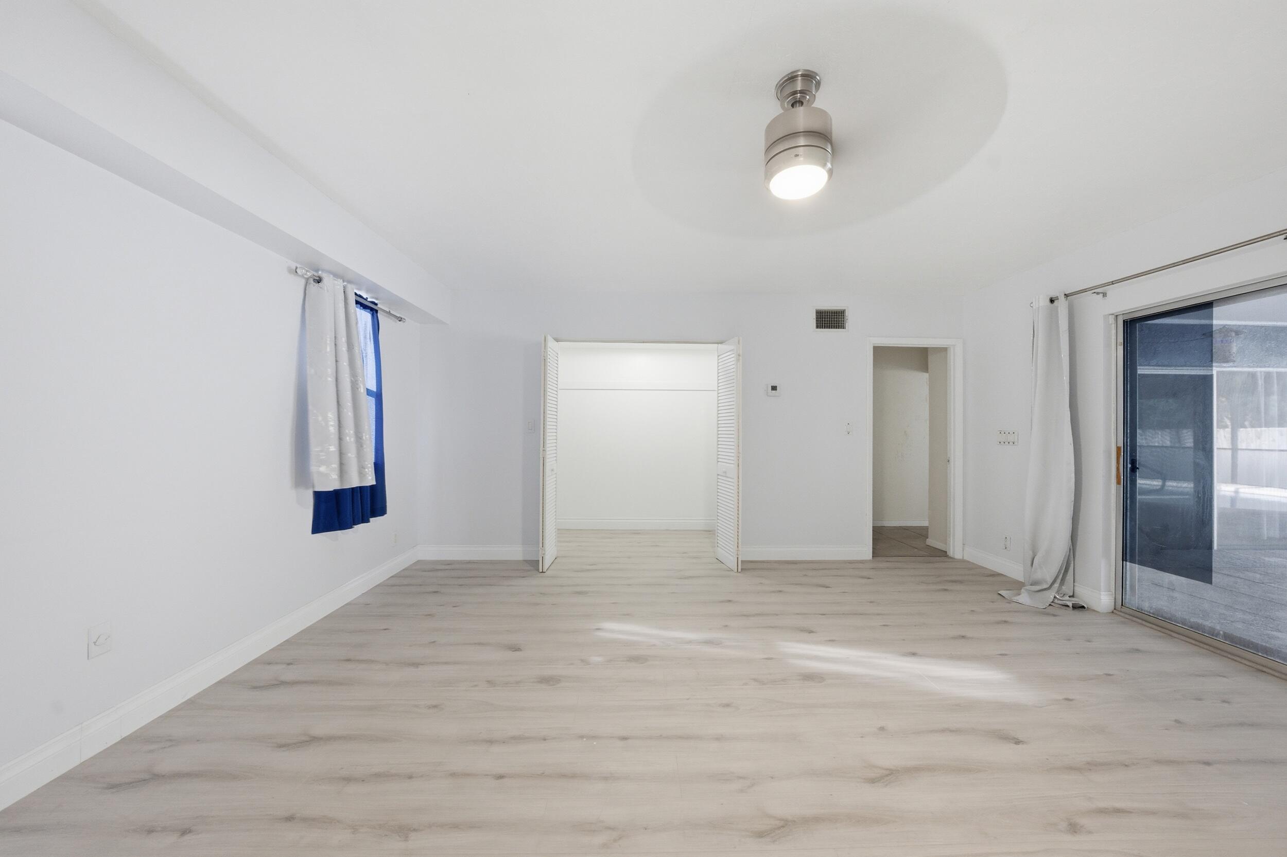 LAWN LAKE - Residential