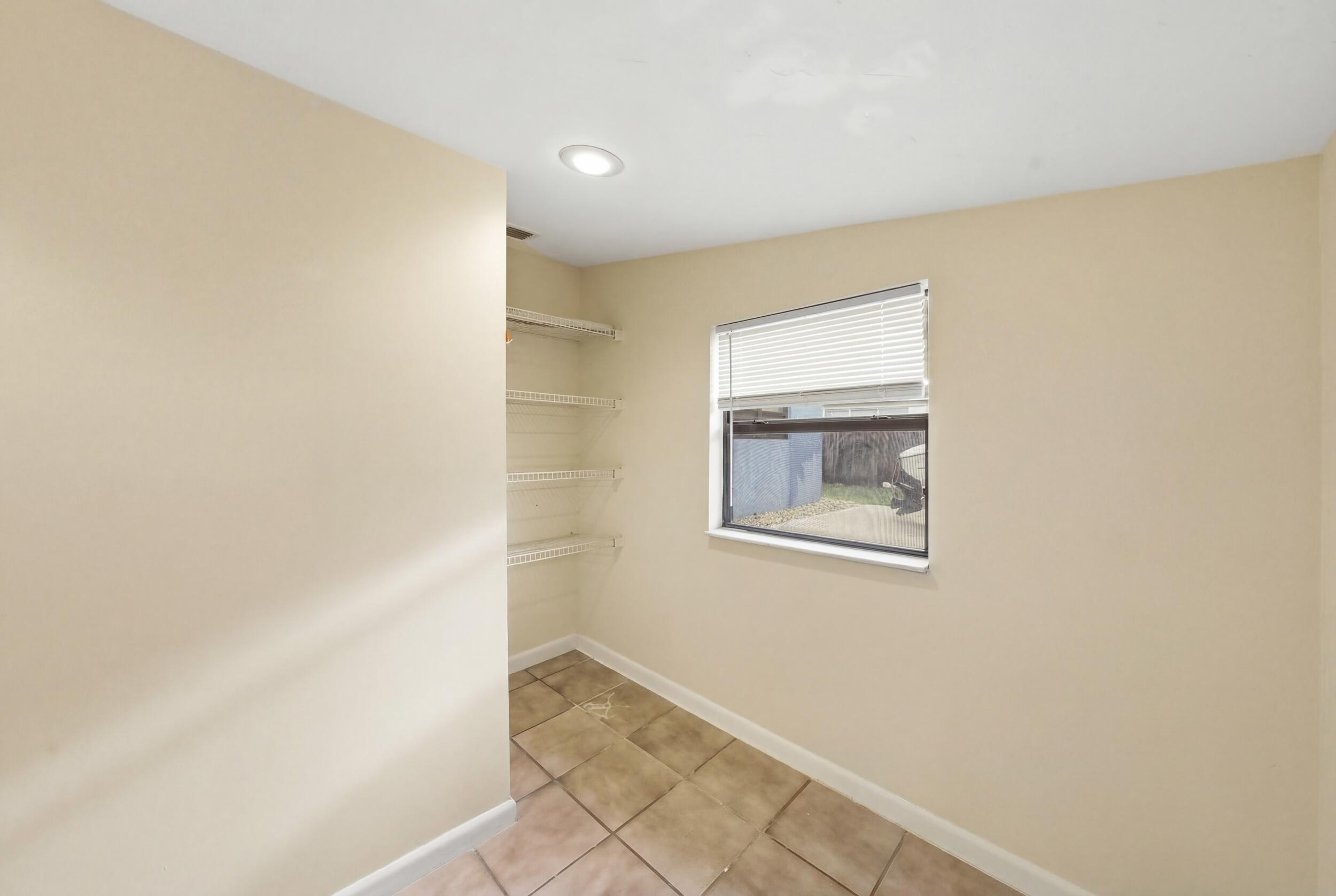 LAWN LAKE - Residential