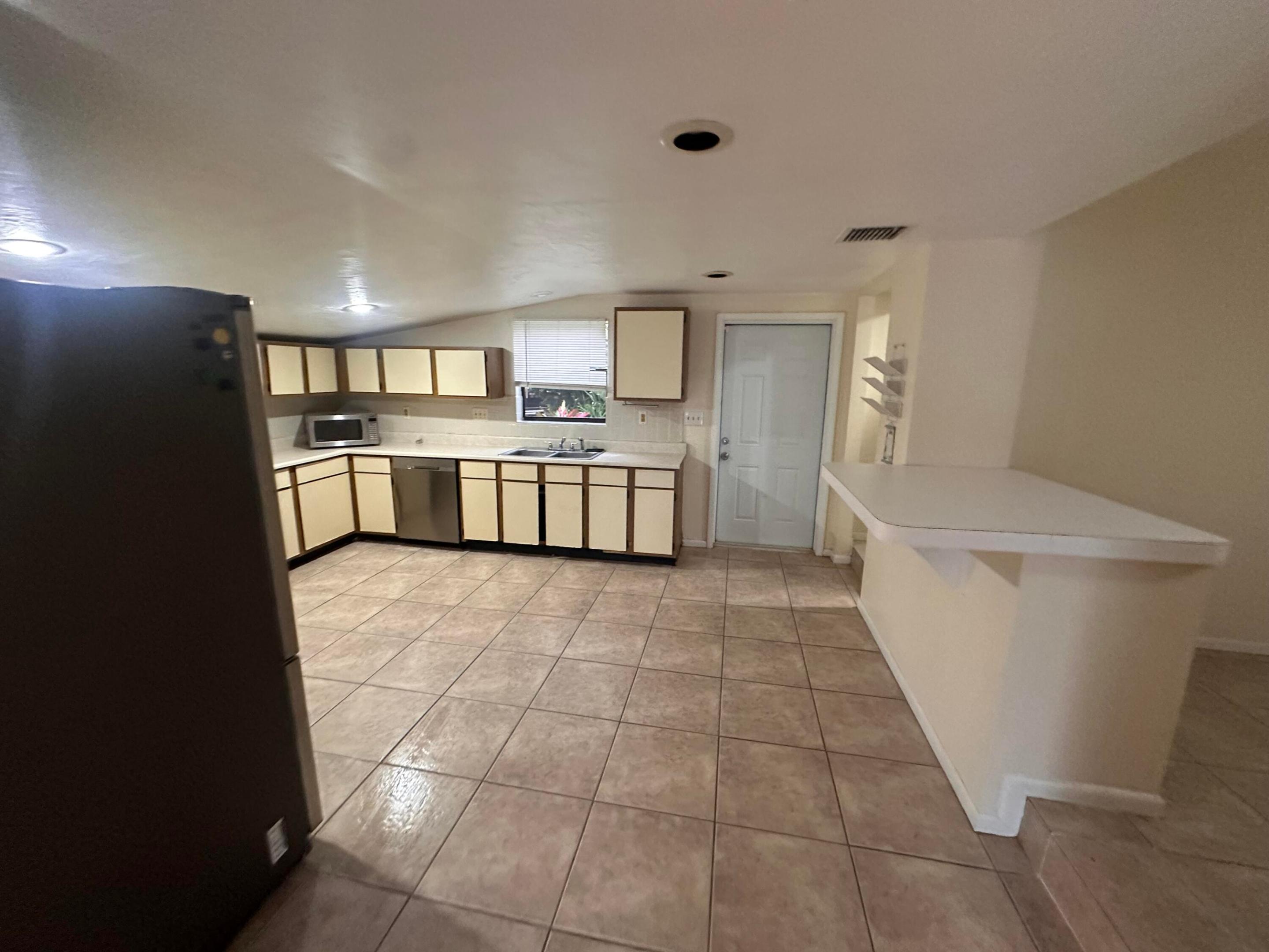 LAWN LAKE - Residential